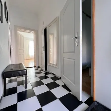 Апартаменти Stylish Flat In Centre *